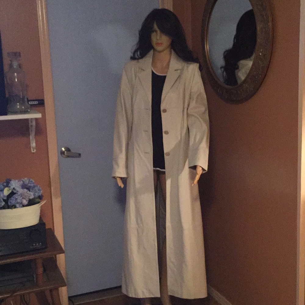 Venus Williams Beige Leather Trench coat and pant